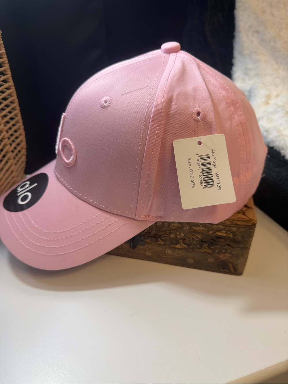 ALO Yoga Off Duty Candy Heart Light Sweet Pink Embroidered Logo Rare  Cap - Picture 13 of 16